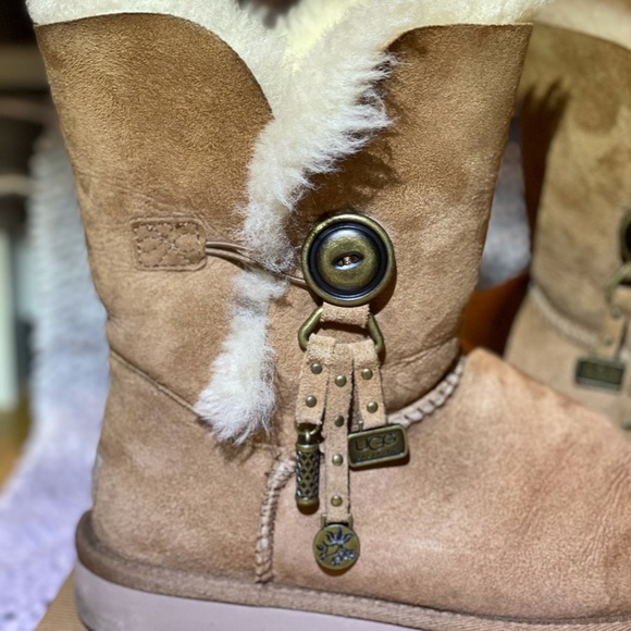 ChestNut UGGS - Azalea Charm - Picture 3 of 5